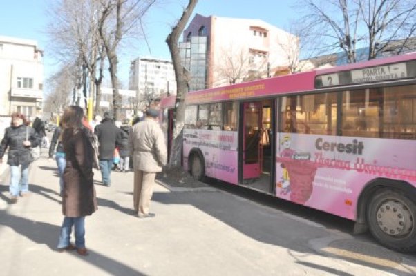 Accident în autobuz: un pasager s-a dezechilibrat şi a căzut